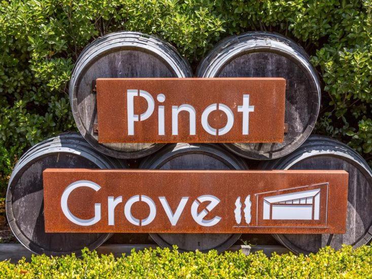 Pride Of Pinot - Martinborough Holiday Home Ngoại thất bức ảnh